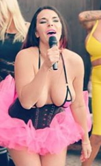 Aische Pervers Videos überzeugt ihre Fans